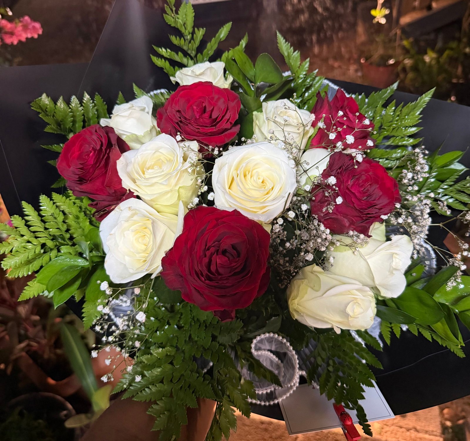 Bouquet de roses rouges et blanches